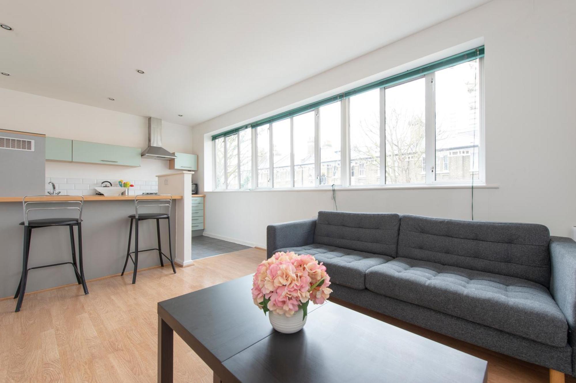 לונדון Modern Luxury Apartment By Bow Road Station מראה חיצוני תמונה