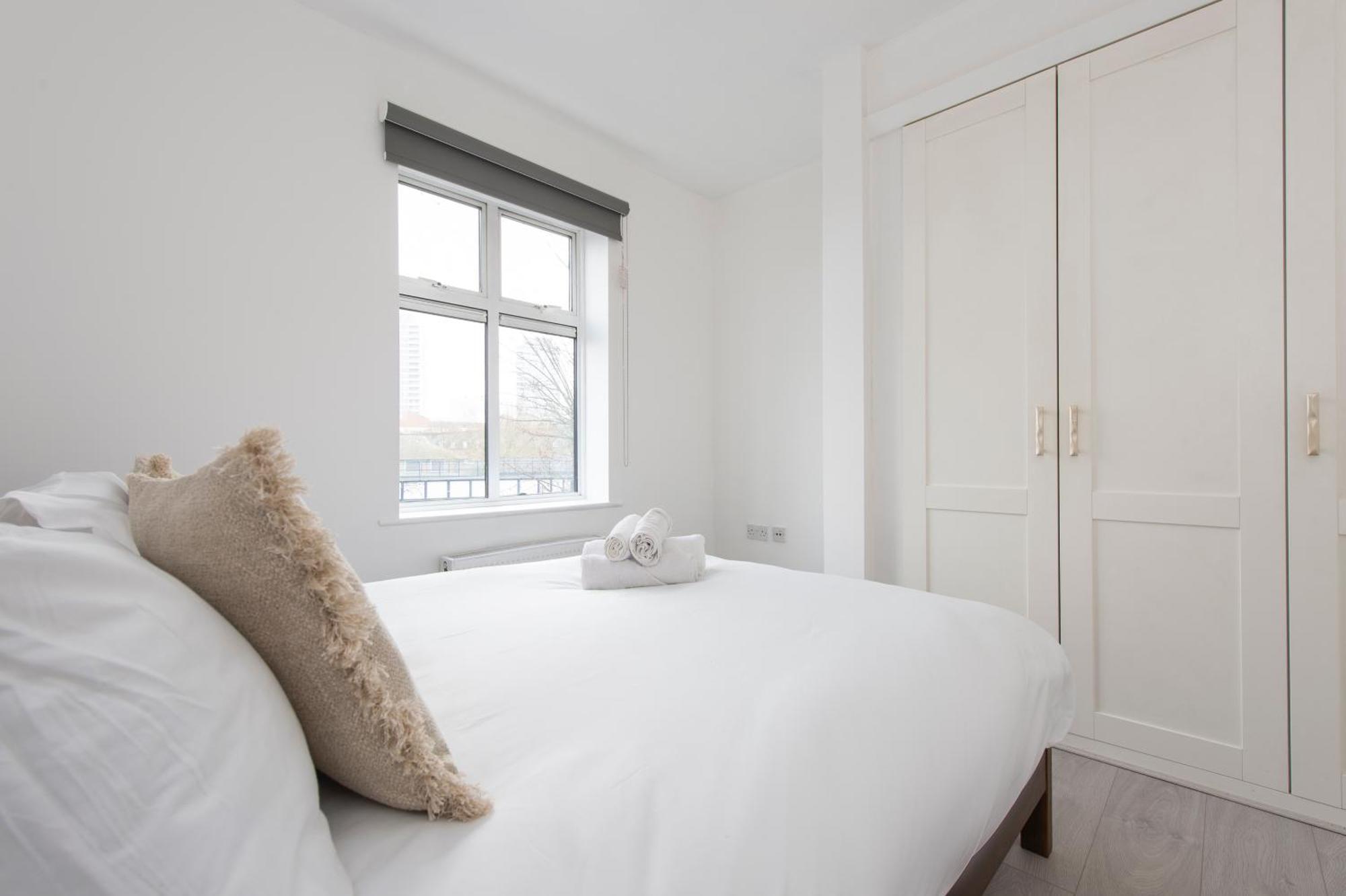 לונדון Modern Luxury Apartment By Bow Road Station מראה חיצוני תמונה