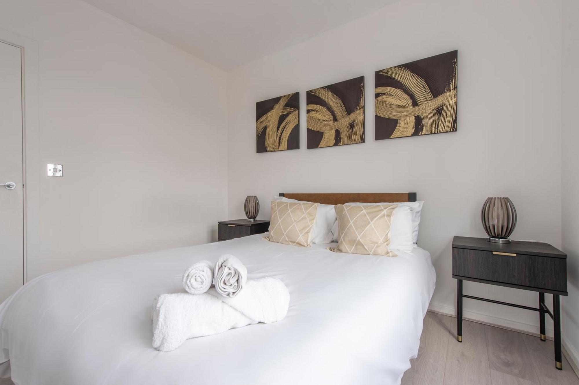 לונדון Modern Luxury Apartment By Bow Road Station מראה חיצוני תמונה