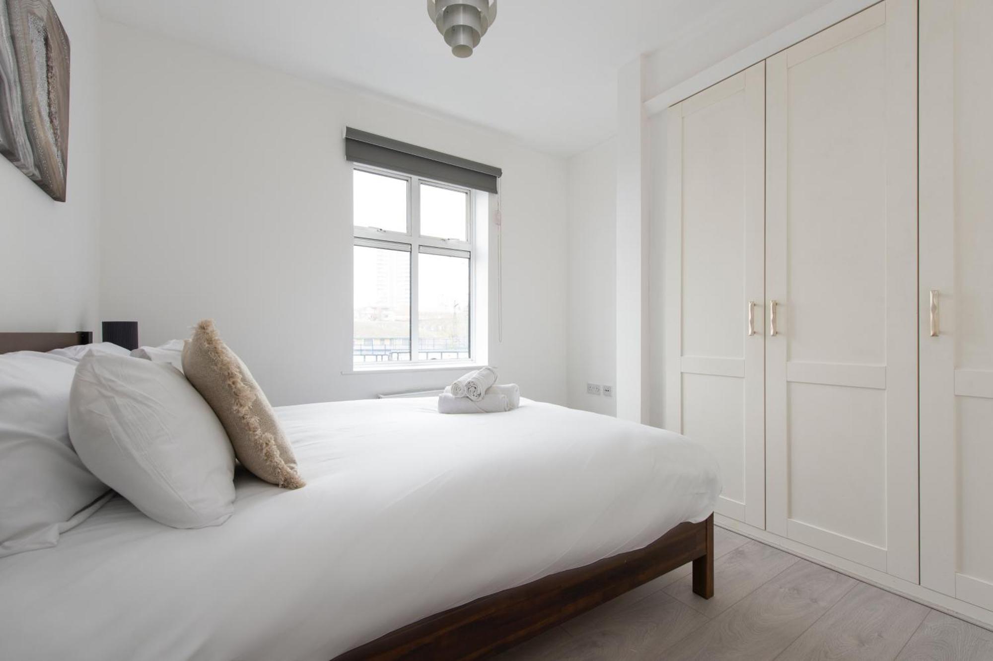 לונדון Modern Luxury Apartment By Bow Road Station מראה חיצוני תמונה