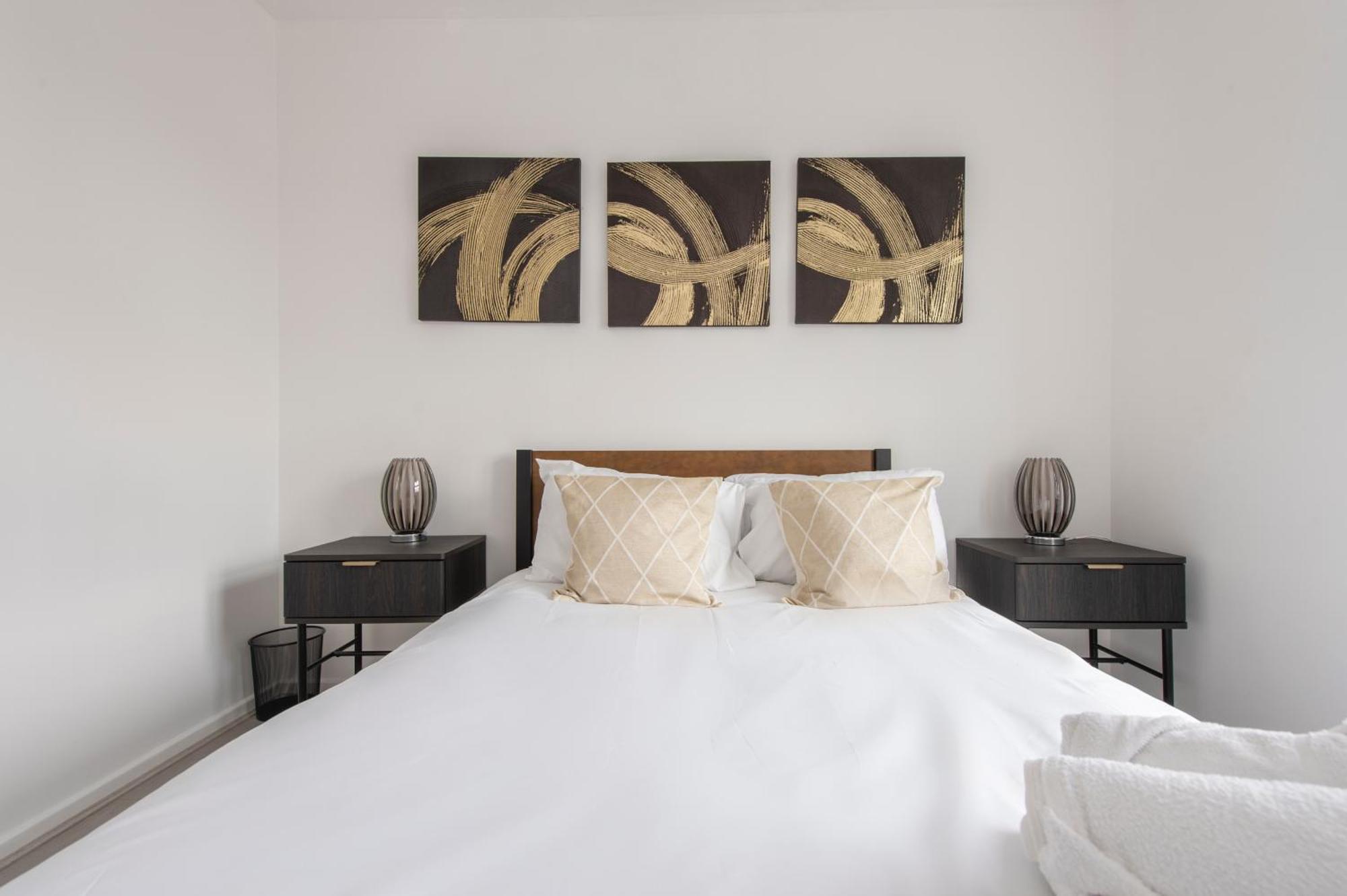 לונדון Modern Luxury Apartment By Bow Road Station מראה חיצוני תמונה